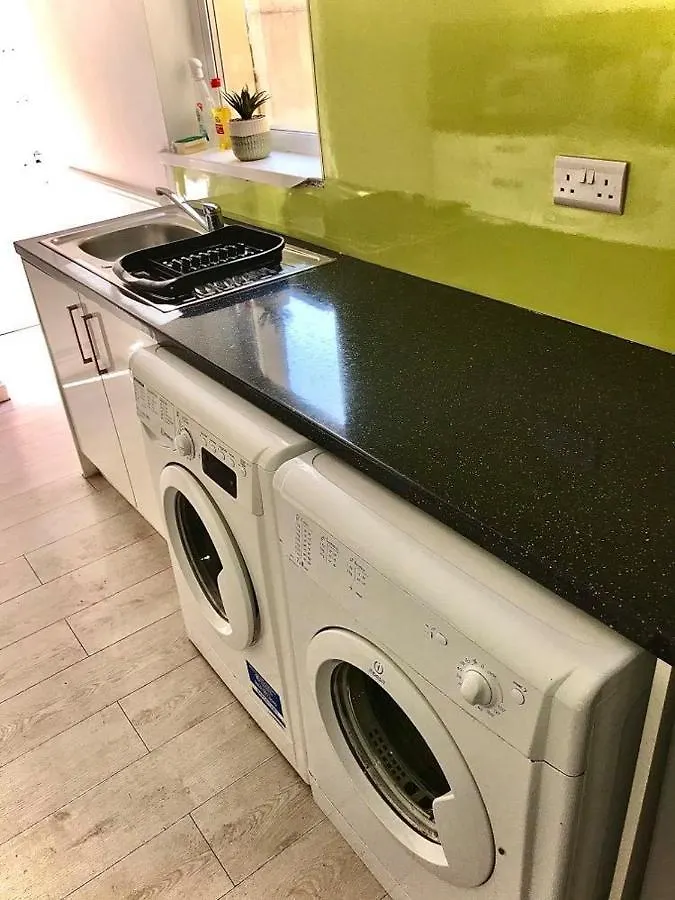 Holiday home 4 Double Beds City House, Virgin Tv Wifi Free Parking Villa Cardiff
